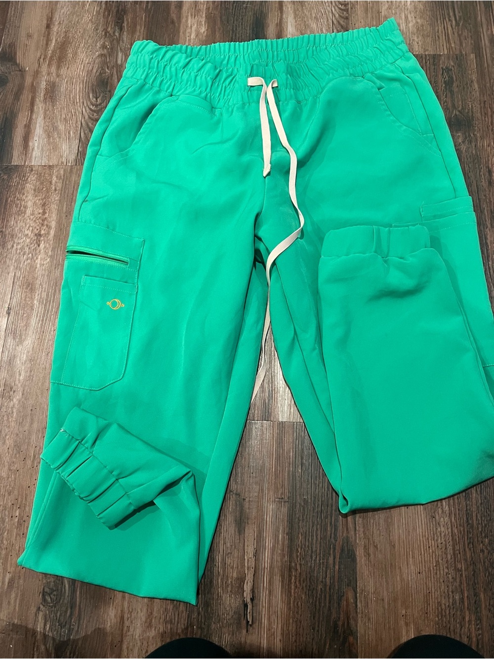 Women’s Green Cargo Jogger Scrub Pants with Drawstring